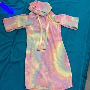 This is NEVER EVER WORN M (12)